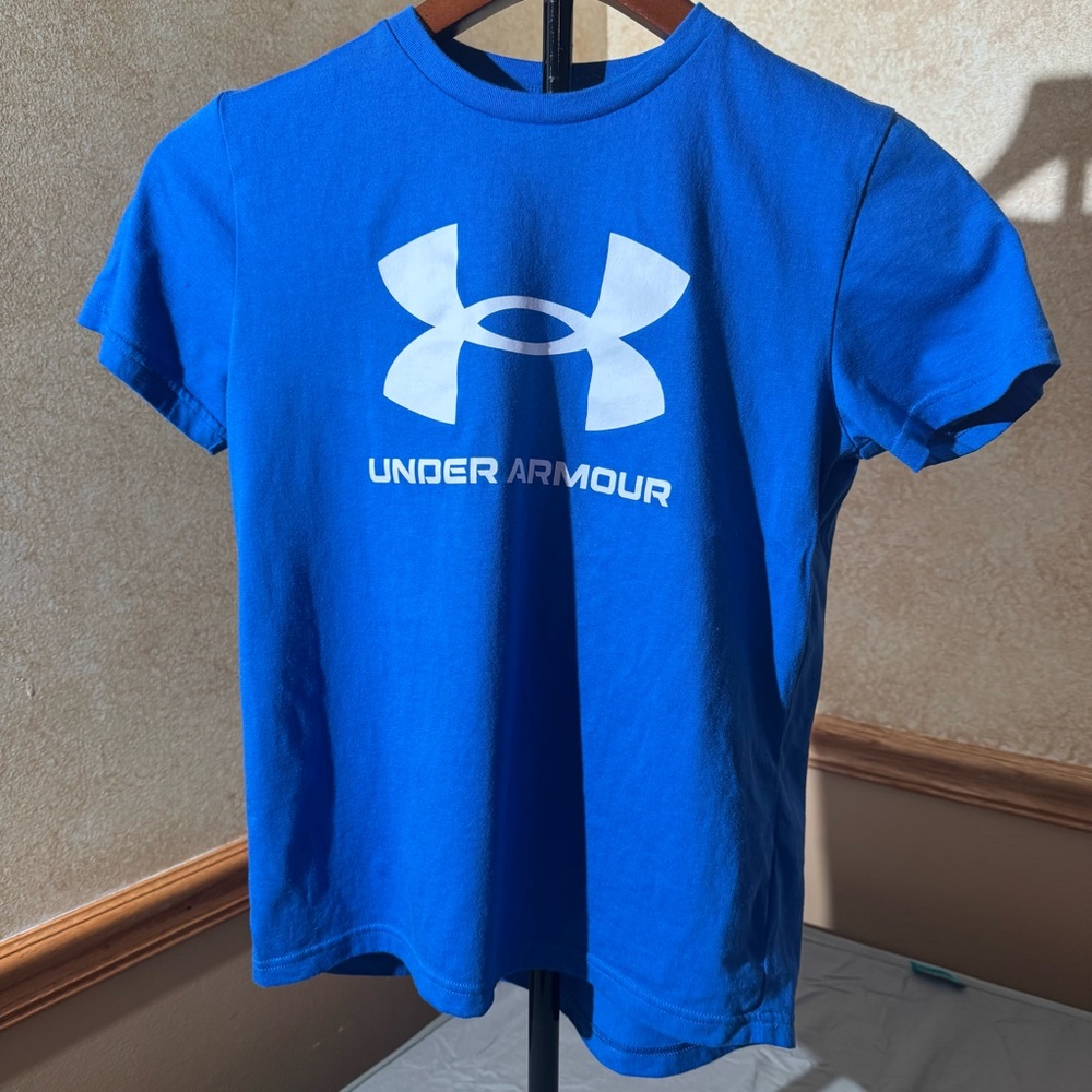 Under Armor Boys T shirt blue Size YM